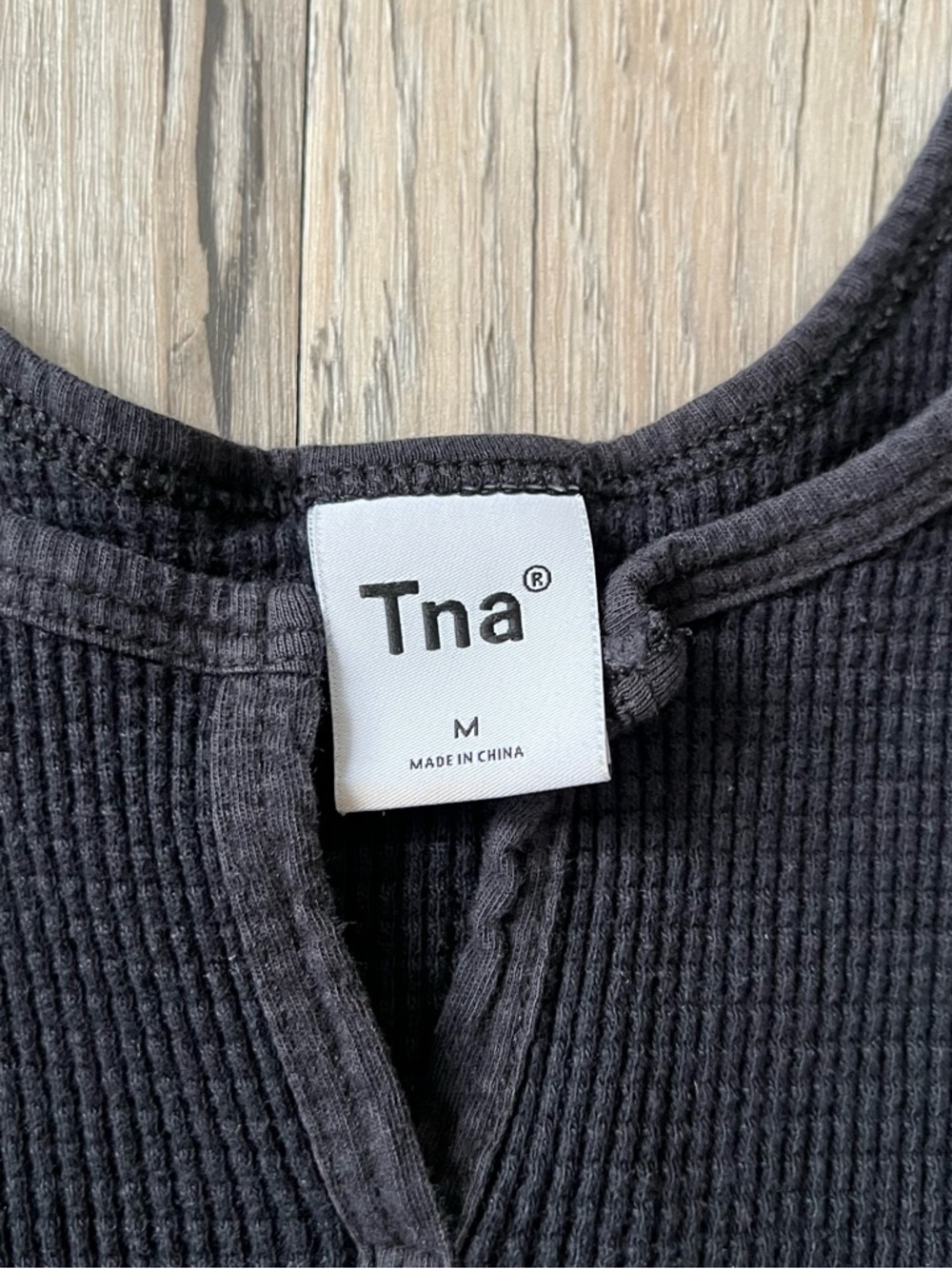 TNA Black Ribbed V-Notch Crop Tank - Picture 2 of 3